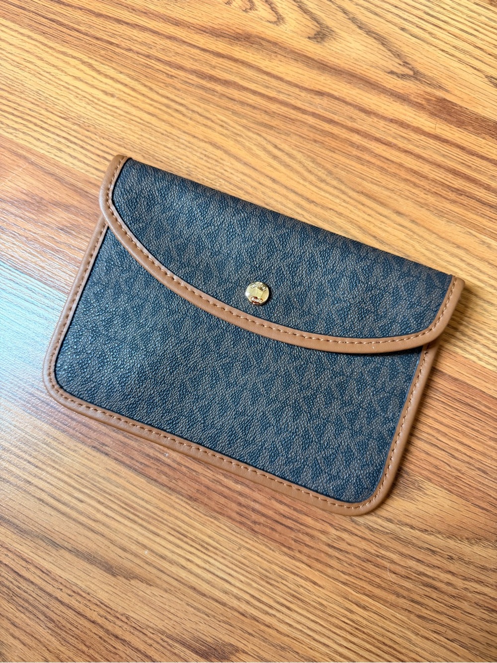 Michael Kors Classic Textured Envelope Wallet Brand New - Picture 1 of 11